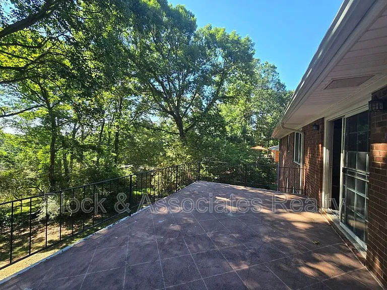 1194 Ingram Dr — Photo 31