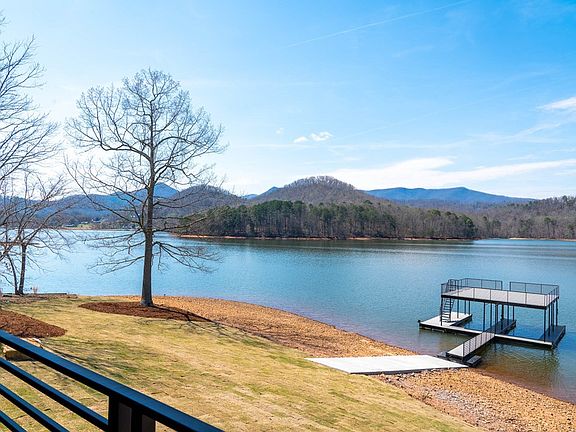 3rd image of 338 Harbor Rd