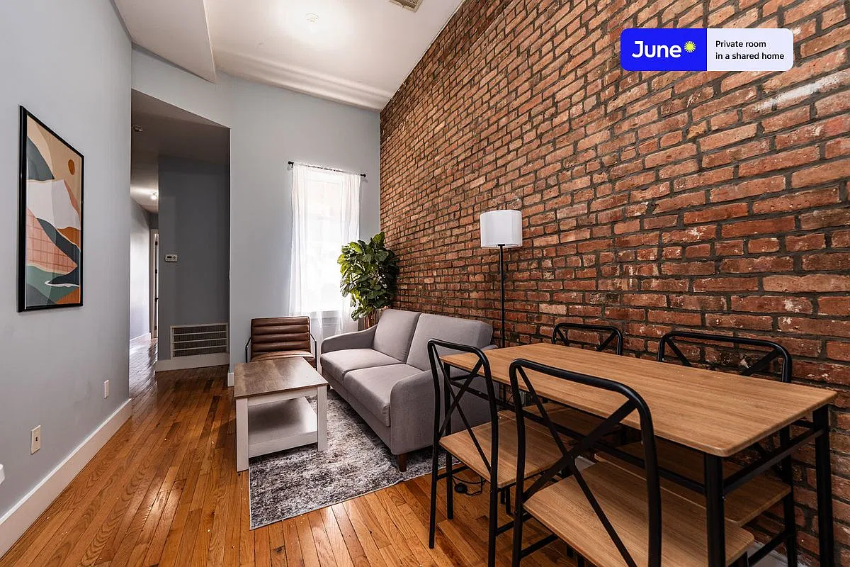 886 Jefferson Ave — Photo 4