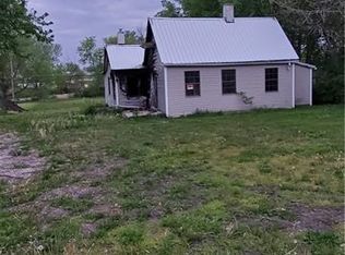 911 Iowa St, Hiawatha, KS 66434