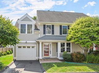 6 Robertson Ln UNIT 4, Cos Cob, CT 06807