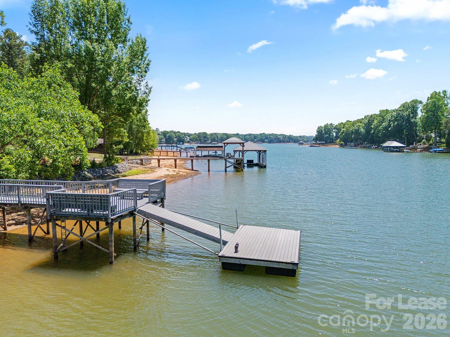 3 bed, 3.0 bath, 2478 sqft, $5,500 — Photo 2