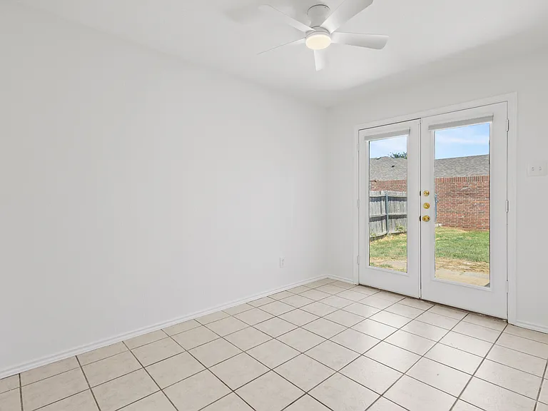 1011 Waterview Dr — Photo 10