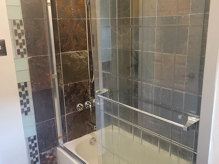 401 Corinthian Ave #2 — Photo 10