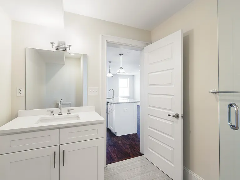 1902 Washington St #2 — Photo 10