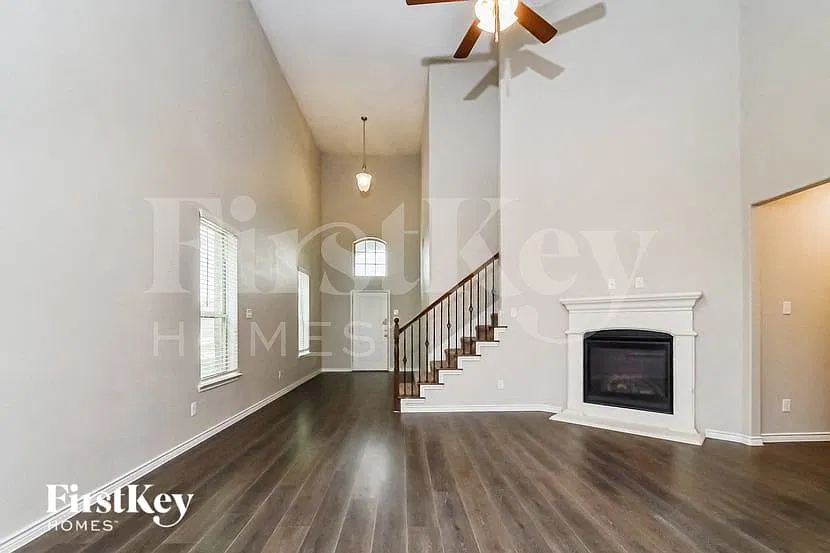 4 bed, 3.5 bath, 2417 sqft, $2,615 — Photo 4