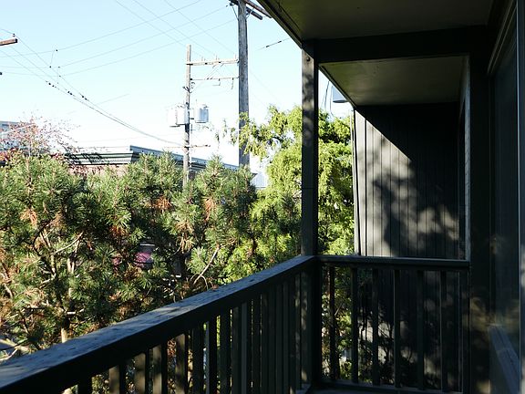 5th image of 510 E Thomas St #Z202