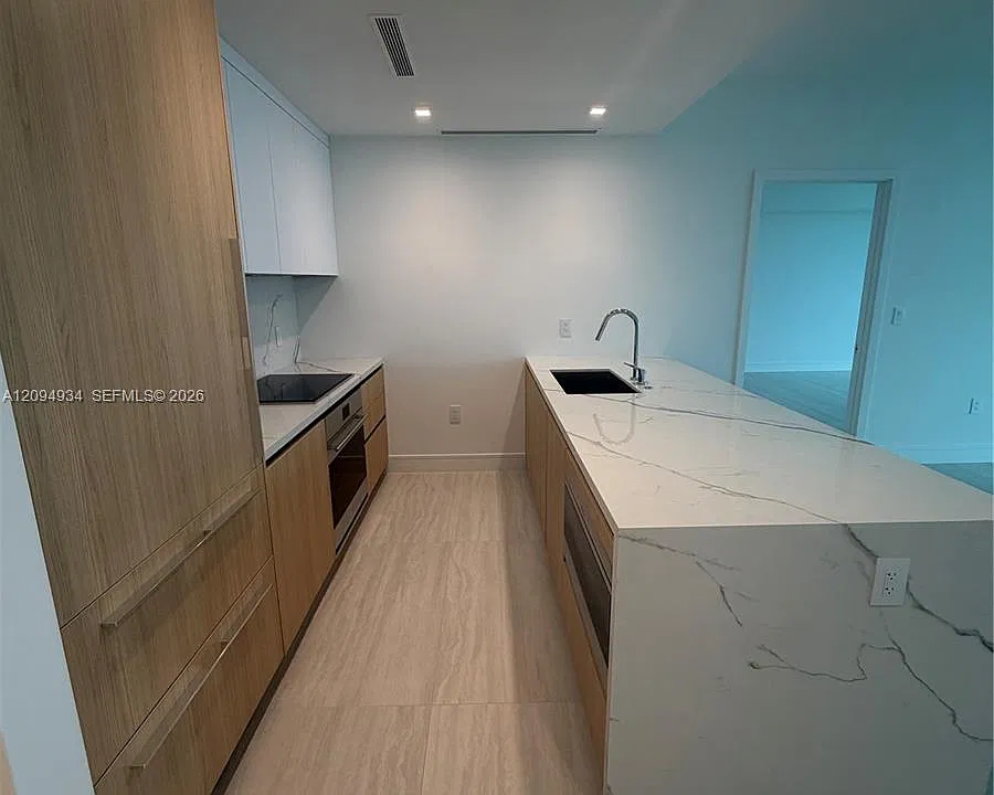 2411 Laguna Cir #2408