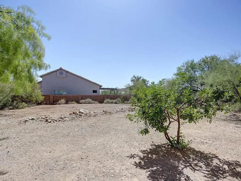 108 N Champagne Pl — Photo 27