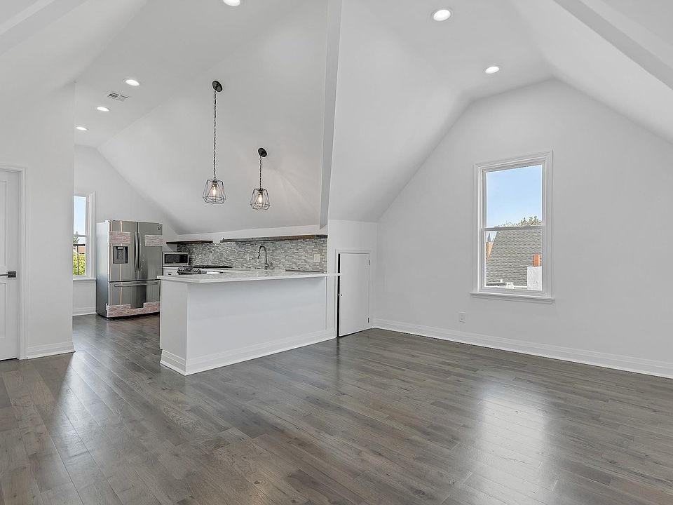 1st image of 208 Shippen St #3