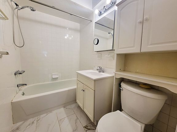 3rd image of 129 W 75th St #F