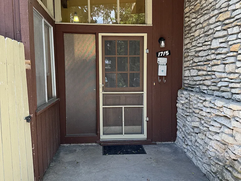 1715 Woodland Ave — Photo 1