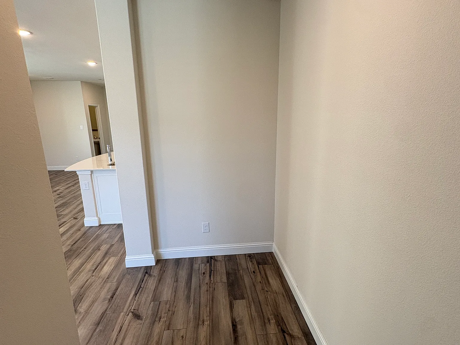 3 bed, 2.5 bath, 2035 sqft, $2,550 — Photo 4