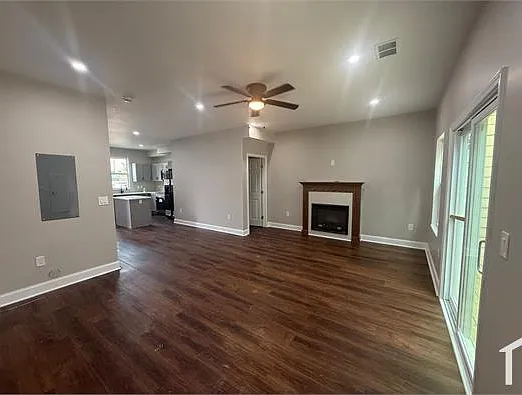 3 bed, 1500 sqft, $1,800 — Photo 2