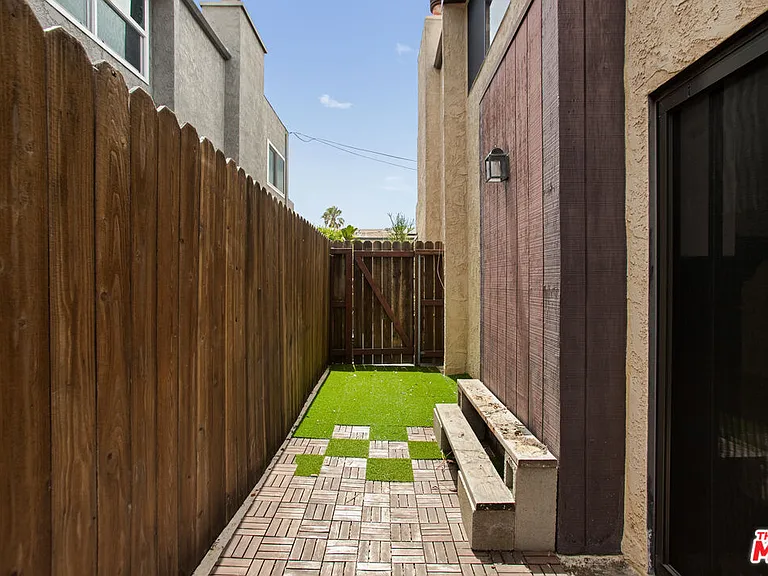 2020 Delaware Ave #7 — Photo 28