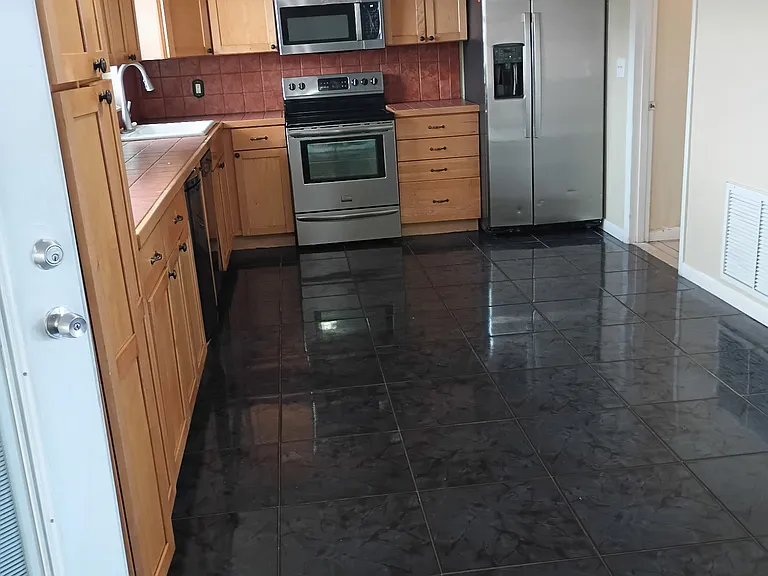 3916 Cedarwood Dr — Photo 5