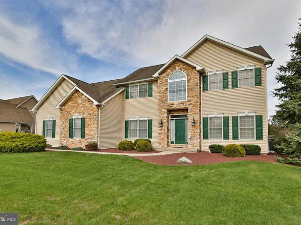 5229 Wagon Wheel Dr, Schnecksville, PA 18078