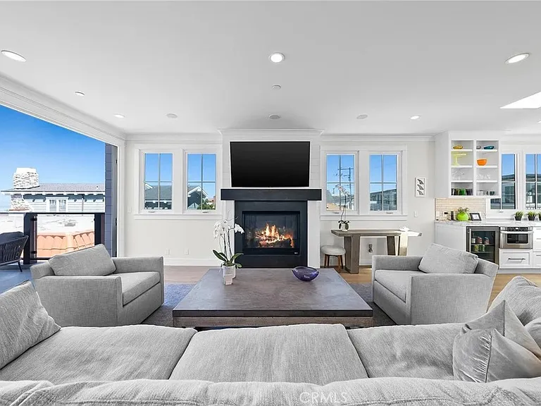 309 Crest Dr — Photo 3