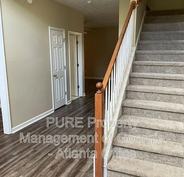 3213 Southridge — Photo 2