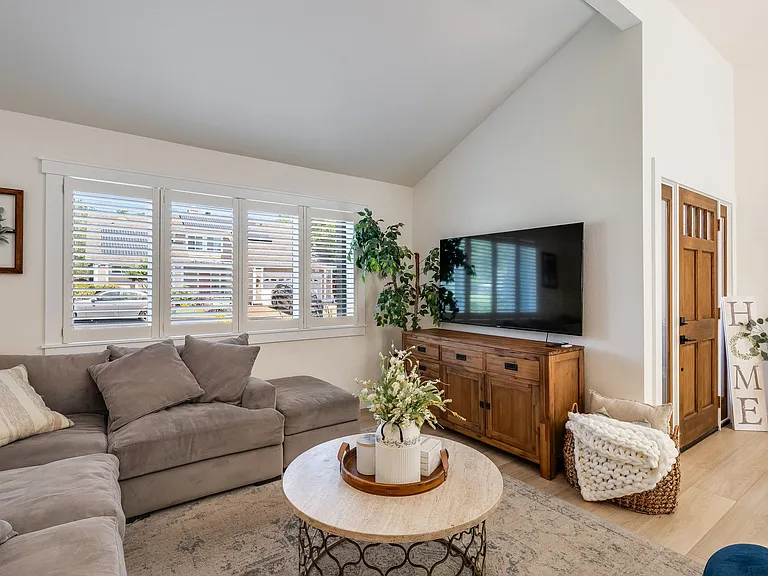70 Mariani Ct — Photo 8