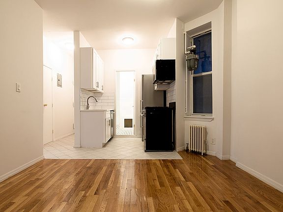 2nd image of 171 E 99th St APT 3