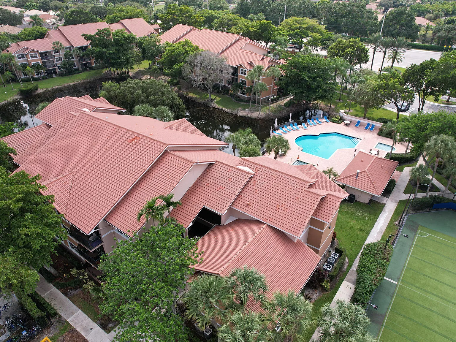 2 bed, 2.0 bath, 984 sqft, $1,980 — Photo 3