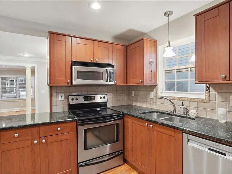 99 Bates Ave NE — Photo 9