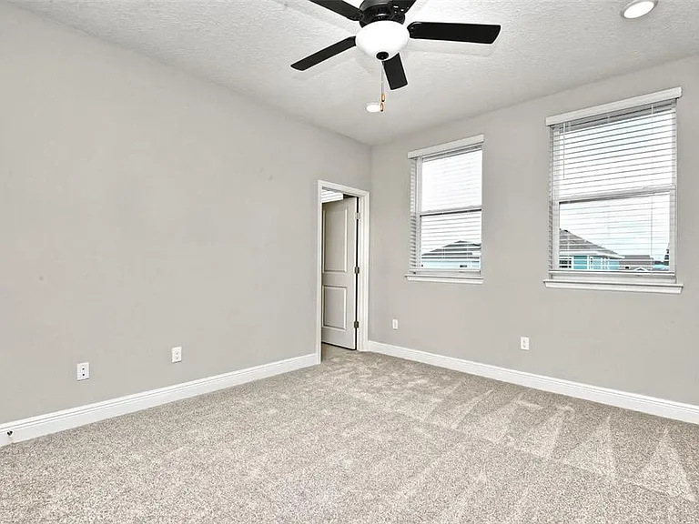 2941 Voyager Ave — Photo 15