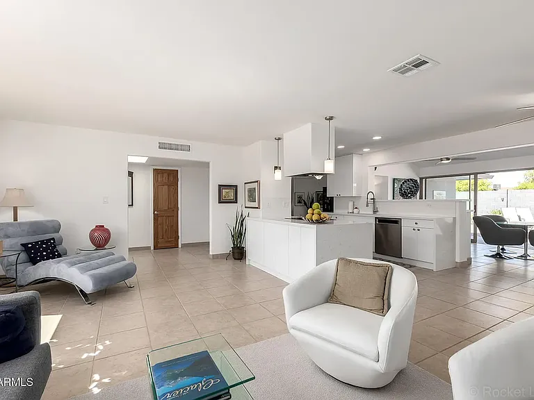 644 E La Jolla Dr — Photo 9