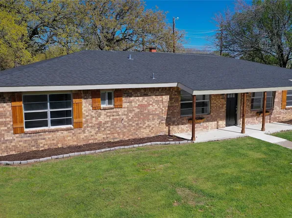 1210 Miller St, Bowie, TX 76230