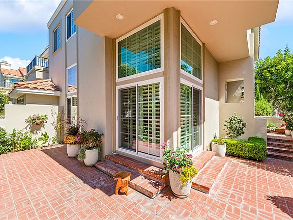 3rd image of 19401 Merion Cir