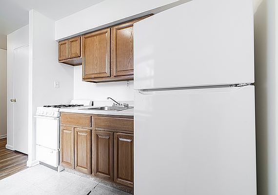 2nd image of 393 Hewes St APT 5F