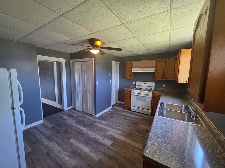 1703 Bailie Ave — Photo 2