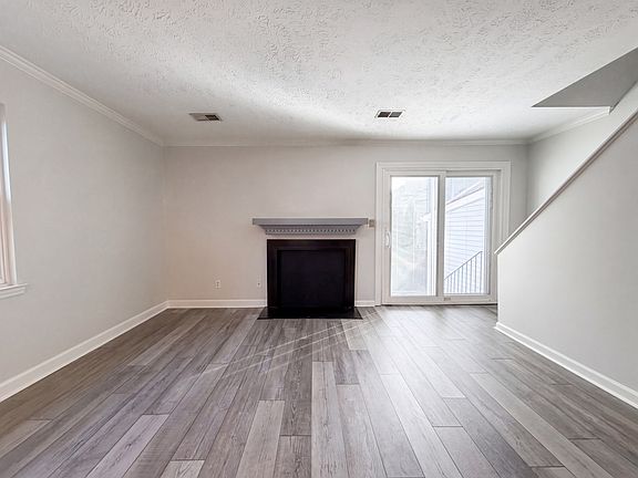 3rd image of 460 Claircrest Dr