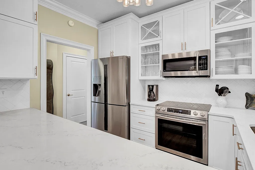 4 bed, 1860 sqft, $9,000 — Photo 3