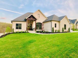 7914 Wooded Ridge Dr, Louisville, KY 40214