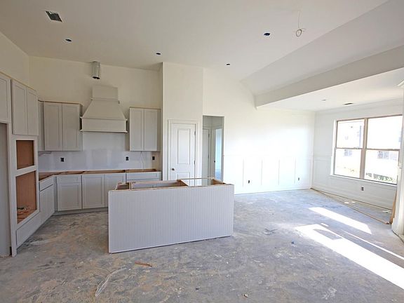 5th image of 5912 Covent Ln
