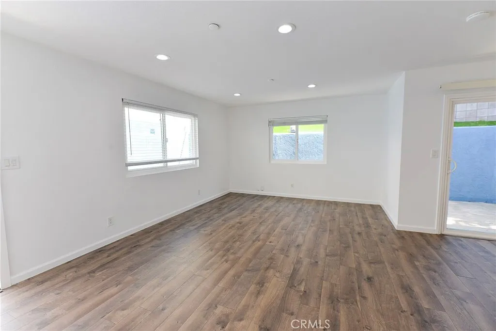 3 bed, 1300 sqft, $3,950 — Photo 3