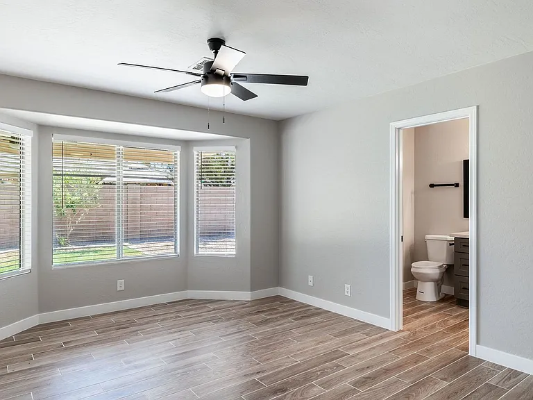 2883 E Oakland Ct — Photo 12