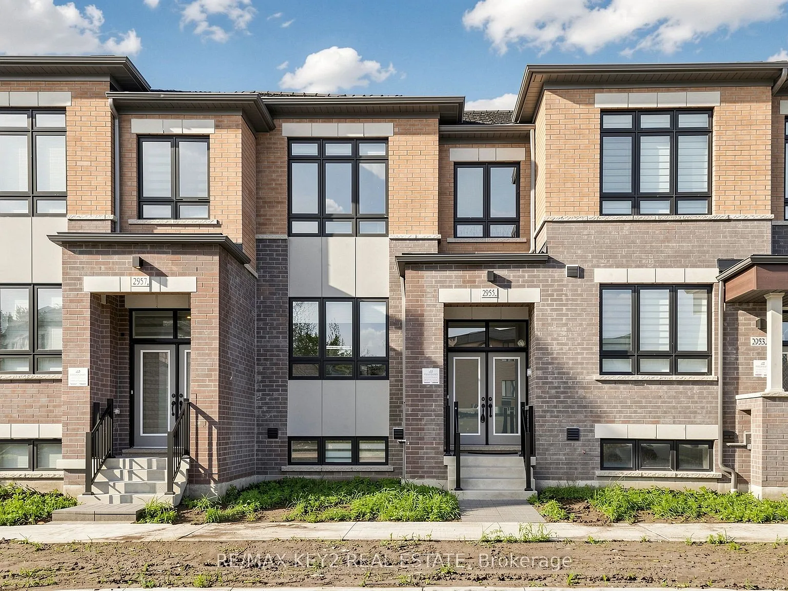 5 bed, $3,390 — Photo 1