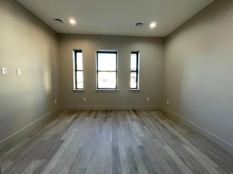 604 Bloomfield Ave #204 — Photo 6