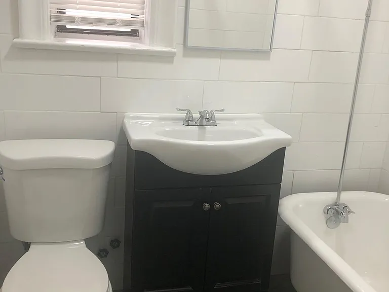 18 Kensington Ave #2H — Photo 2