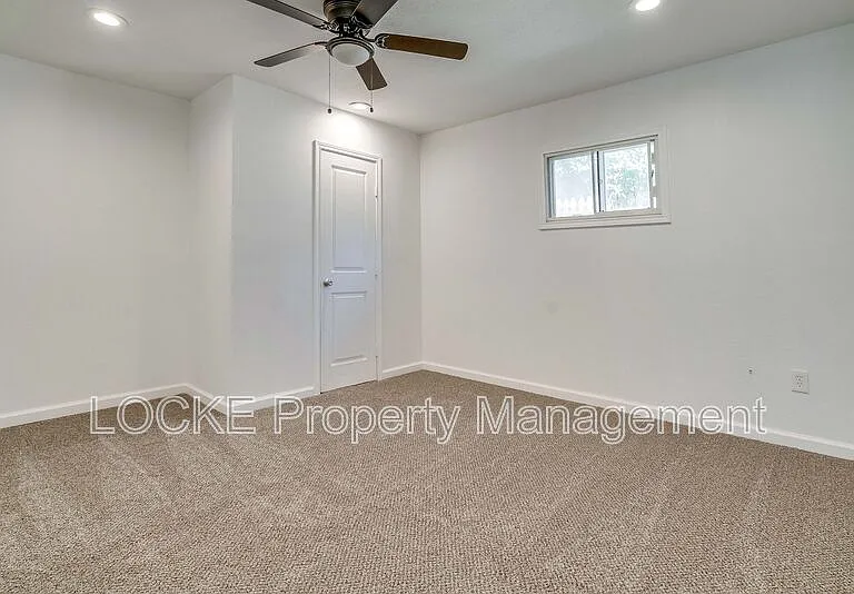 311 Byron St — Photo 17