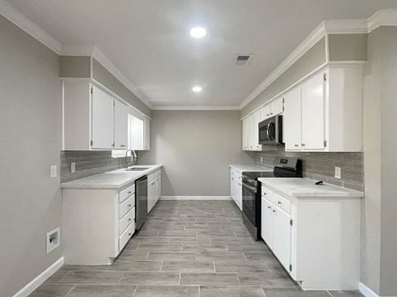3rd image of 315 Smith St