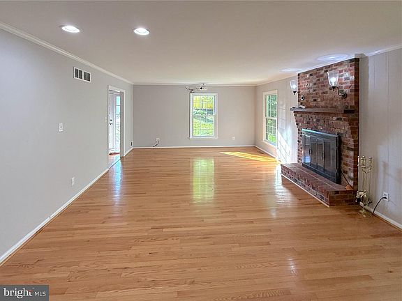 3rd image of 9006 Sidehill Rd