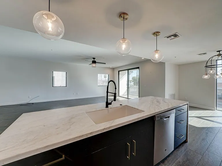 504 E Roosevelt St #1103 — Photo 10