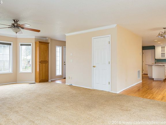 4th image of 2410 NE Hyde St