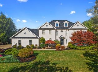 106 Gatehouse Dr, Coraopolis, PA 15108