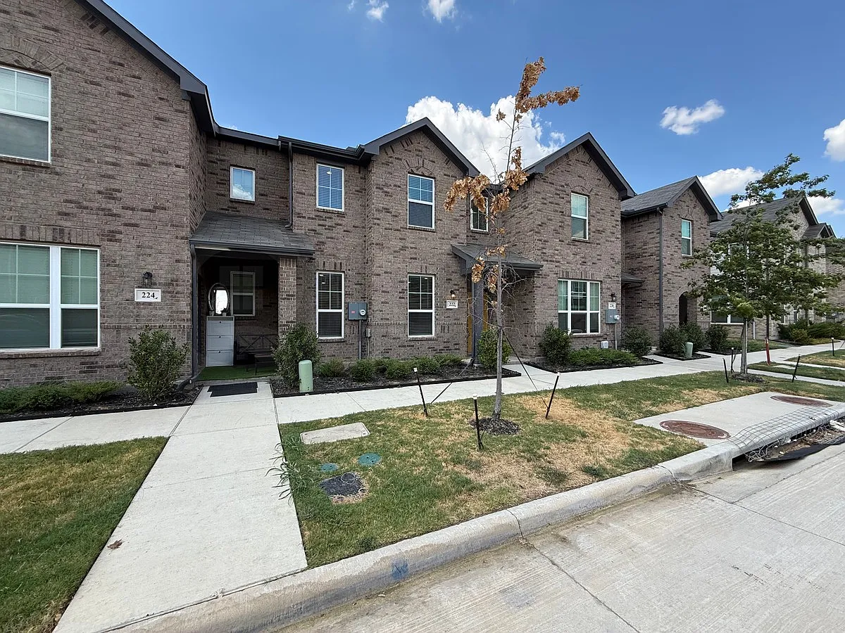 3 bed, 2.5 bath, 1783 sqft, $2,290 — Photo 3