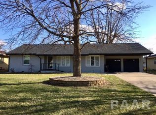 60 Winegar Dr, Canton, IL 61520